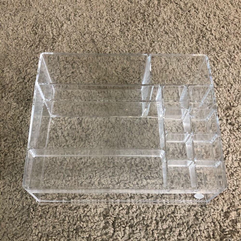 Acrylic makeup organizer